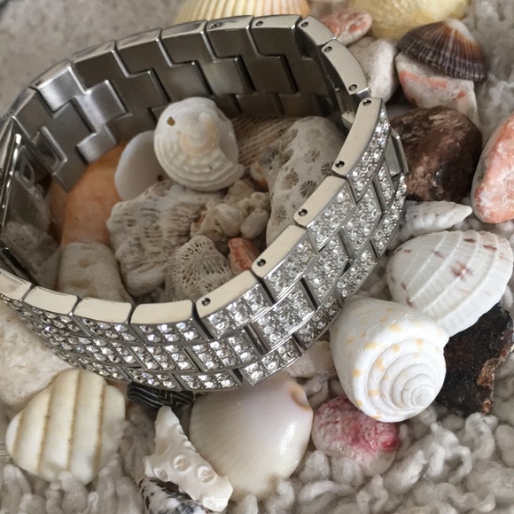 Swarovski Crystal Watch by Dolce & Gabbana - Picture 5 of 8